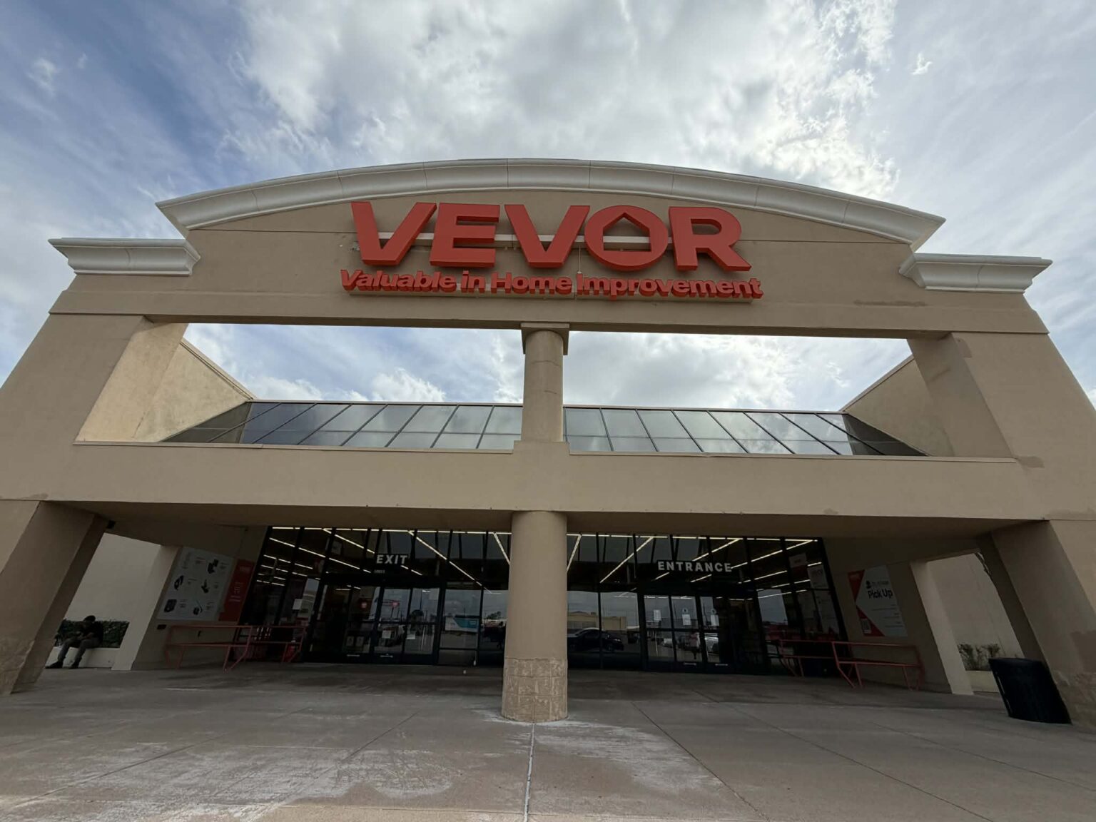 Inside the Massive 31,000 Sq Ft VEVOR Houston Flagship VIVOR Houston Texas